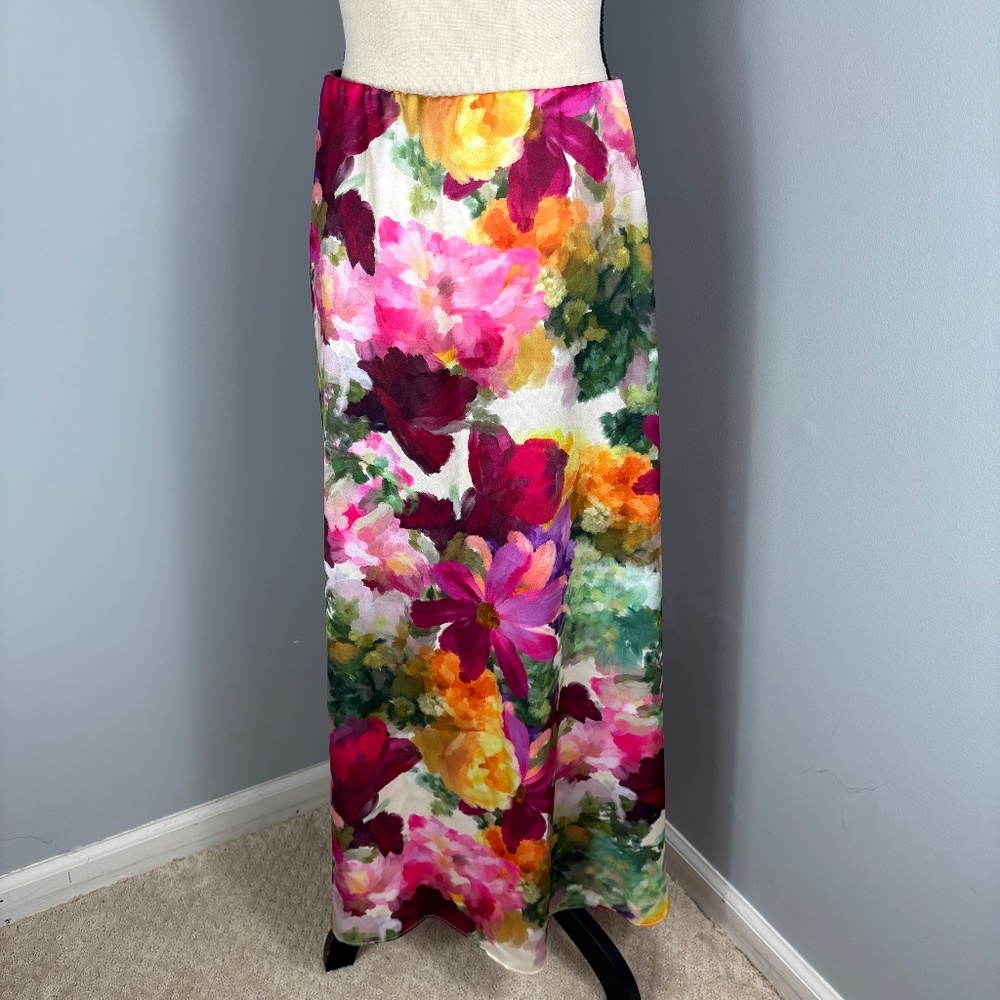 Vince Camuto | Floral-Print A-Line Midi Skirt - Picture 3 of 7
